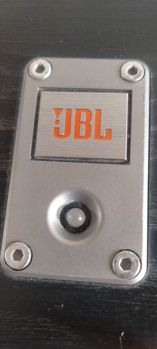Сабвуфер активный JBL.