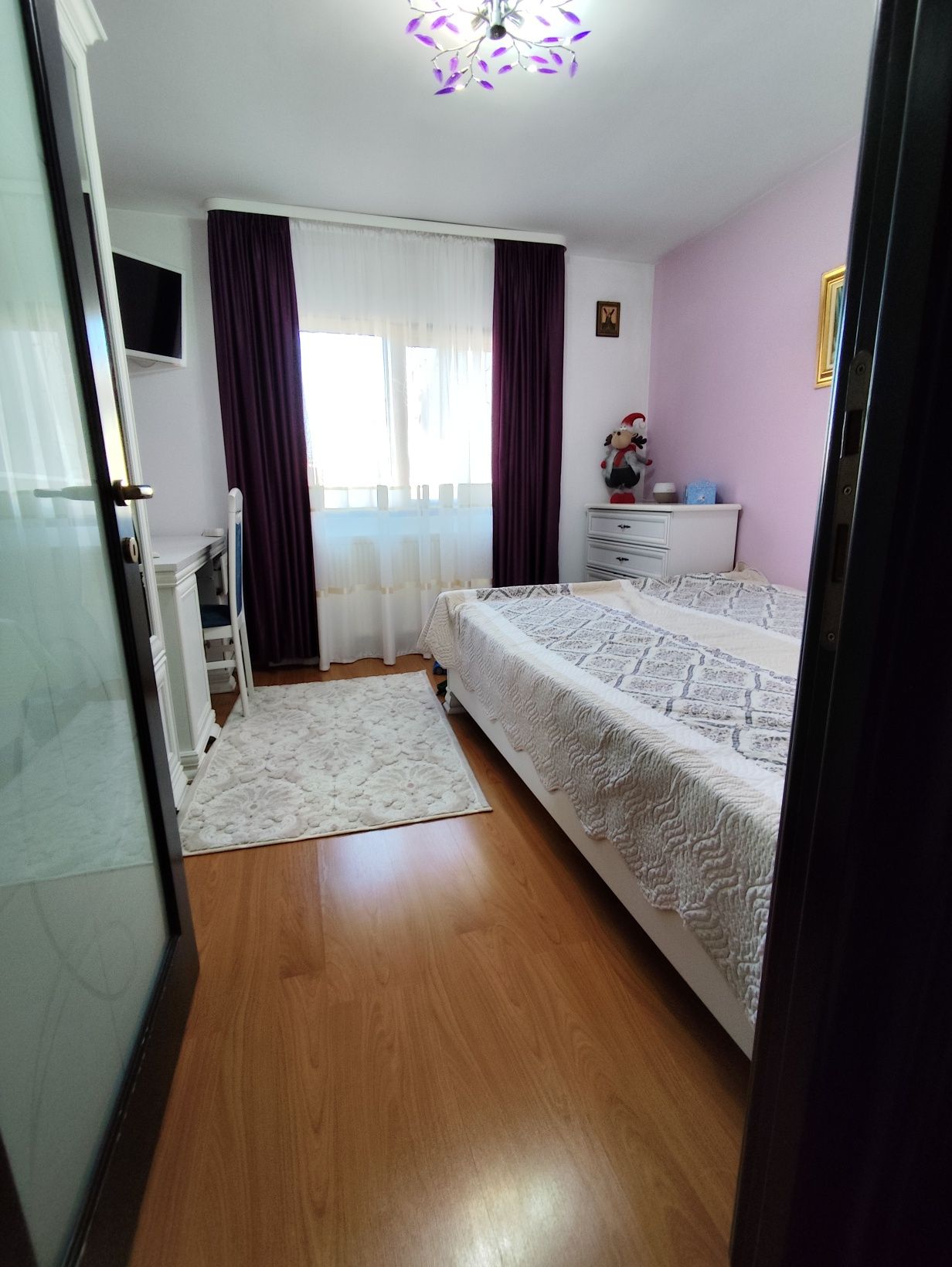 Apartament de vânzare cu 3 camere decomandat