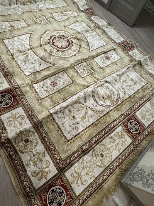 ковер  желтый продам