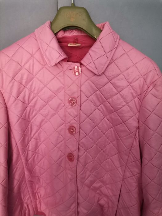 Розово и златно яке на Аристон