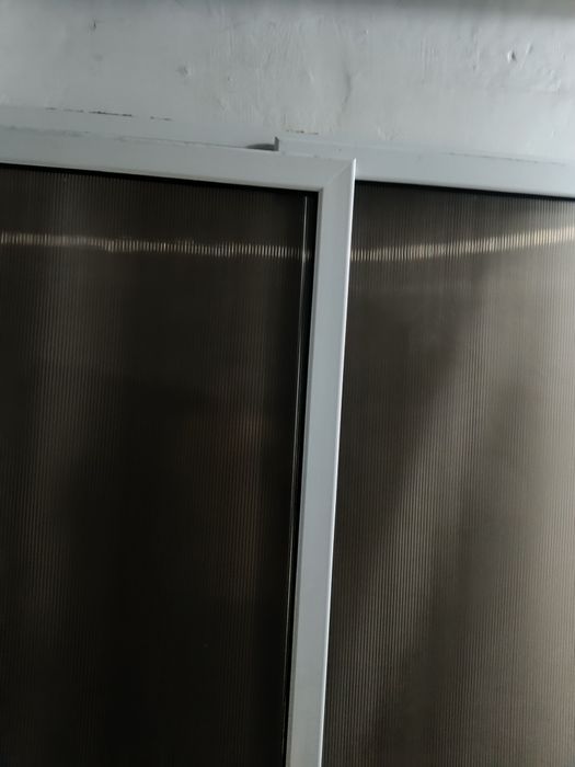 Uși culisante pentru cada. Utilizate.