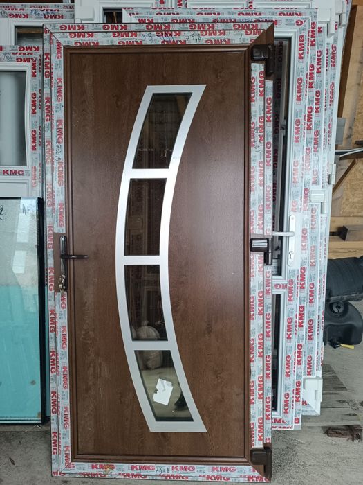 Se vând ușile din imagine