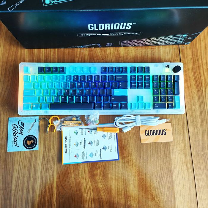 Tastatură Gaming Glorious GMMK 3 Pro Custom Wireless ANSI