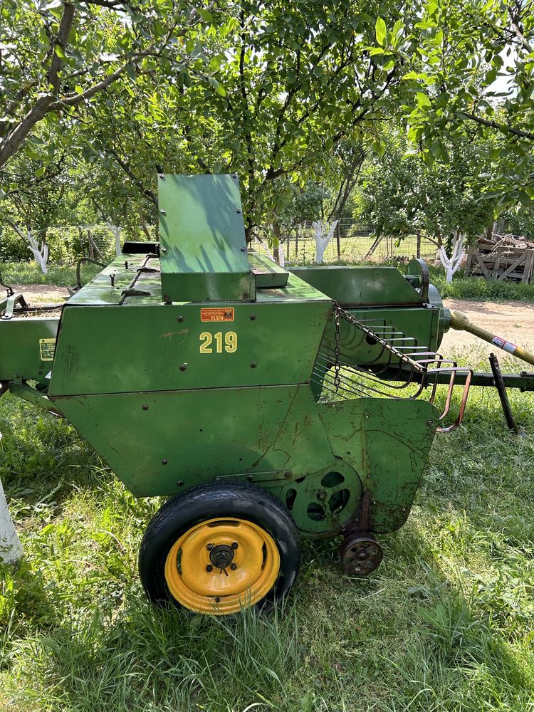 Presa John Deere 221 ( balotiera -Clas, Welger )