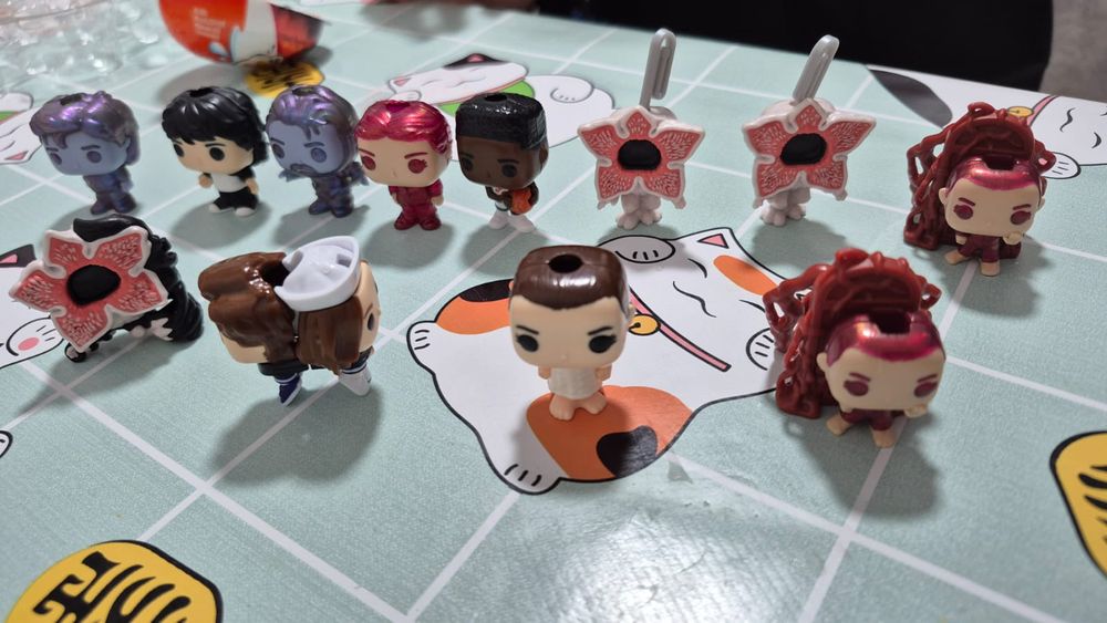 Продам или обменяю фигурки stranger things