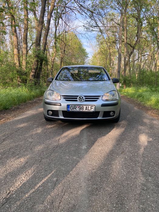 Vând Golf 5 1.9 TDI