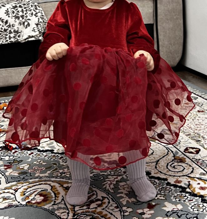 Продаю два платье одинаковые разного размера