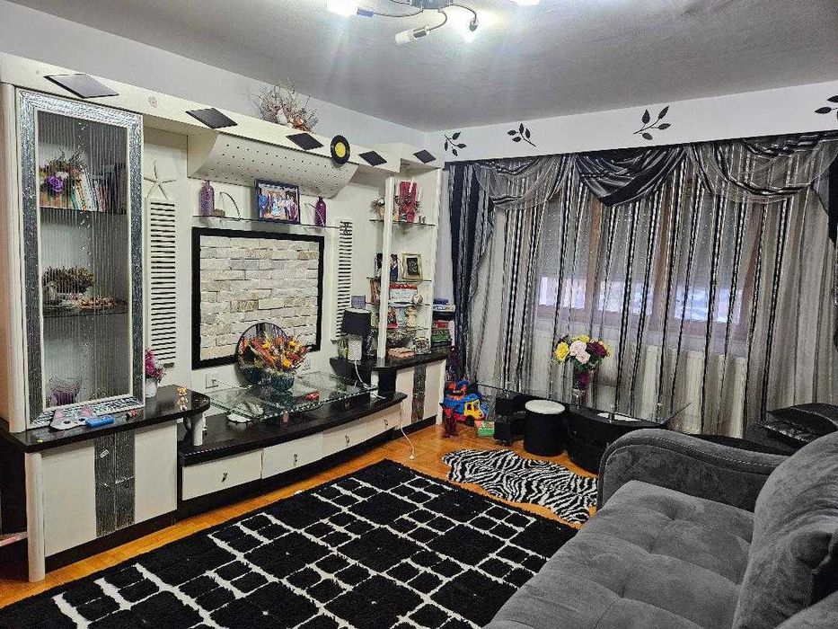 Targu Jiu Traian Strada General Christian Tell 3 decomandate 120000 euro