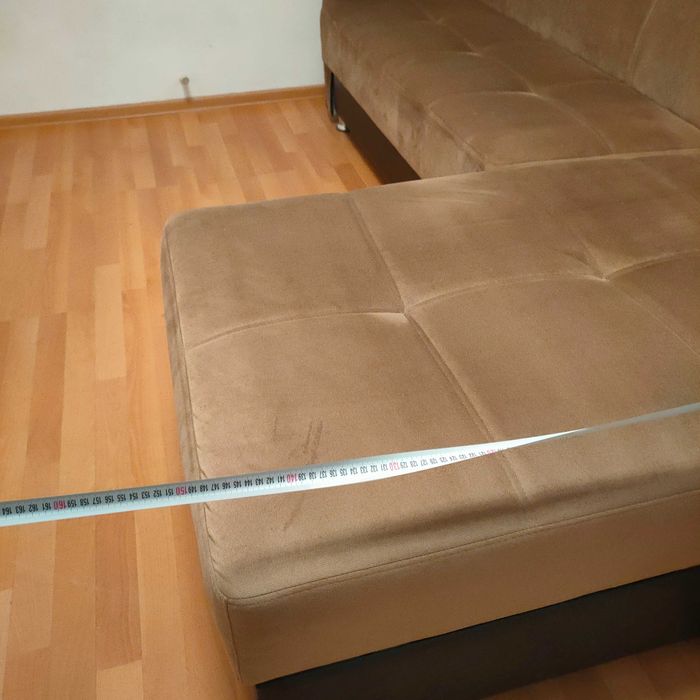 Разтегателен диван с лежанка