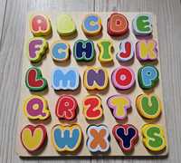 Puzzle educativ din lemn cu litere multicolore