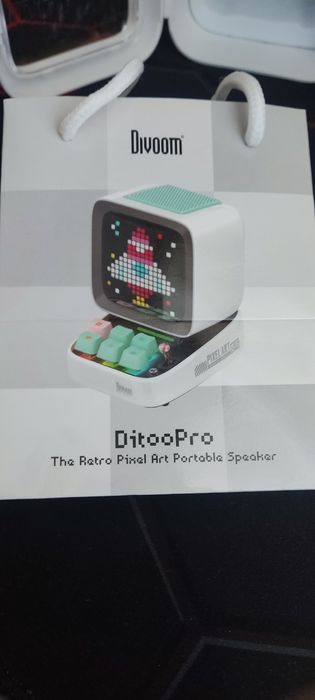 Колонка с пиксельным экраном Divoom DitooPro