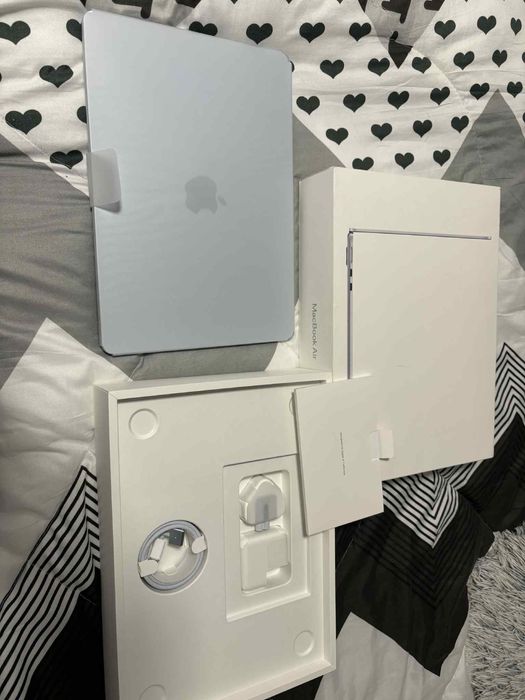 De vanzare macbook air13 2025!