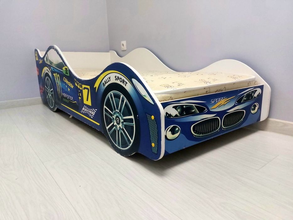 Кровать машинка в отличном состояний! После химчистки!