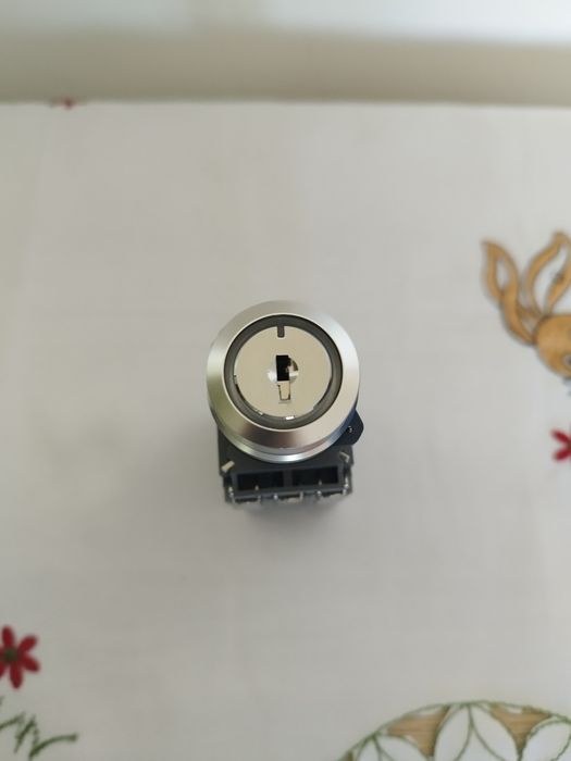 Buton ON/OF/ON cu cheie