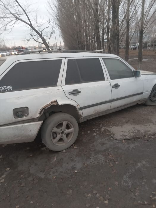 Продам 124 мерседес универсал по запчастям автомат