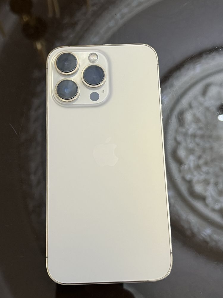 Iphone 13 pro xolati ideal kamchiligi yoq narxi 440$ karobka yoq