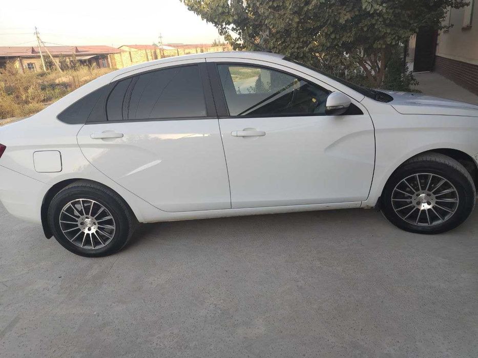 Juda arzon lada vesta  moshina lada vesta