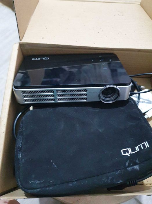 Продам проектор VIVITEK QUMI Q4