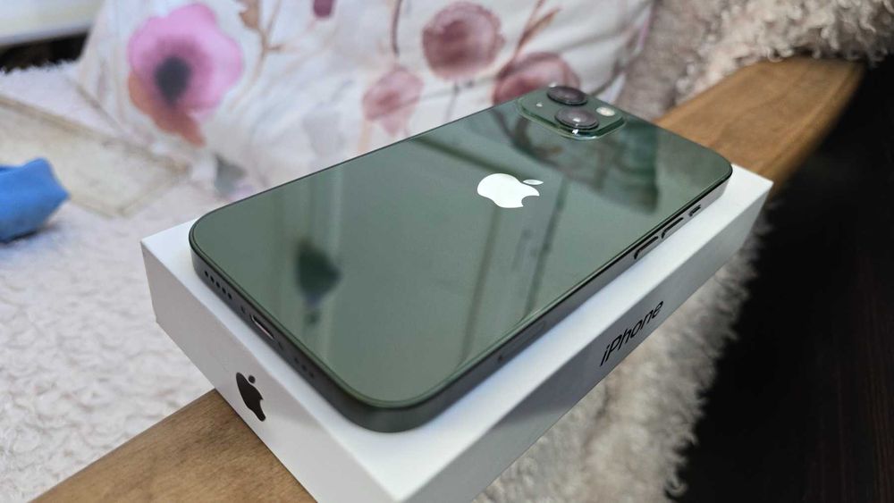 iPhone 13 Green 128 GB – пълен комплект, с остатъчна ГАРАНЦИЯ