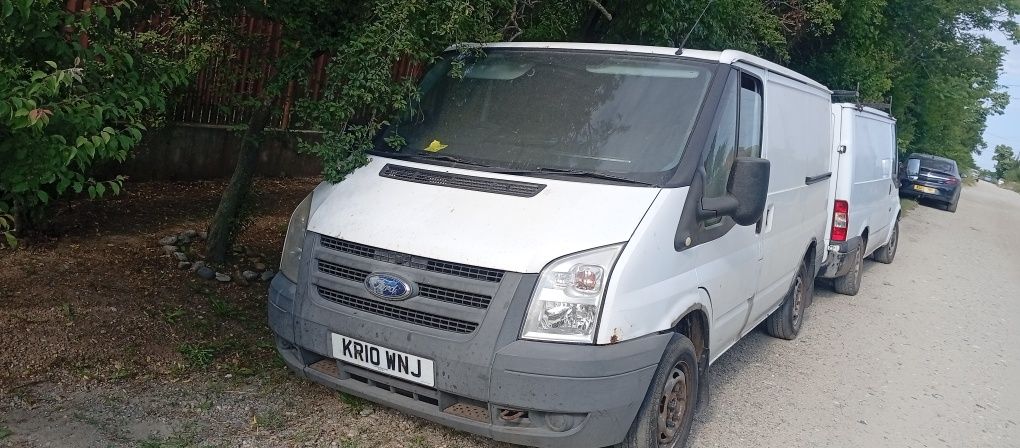 Vând două dube Ford transit recent aduse din Anglia