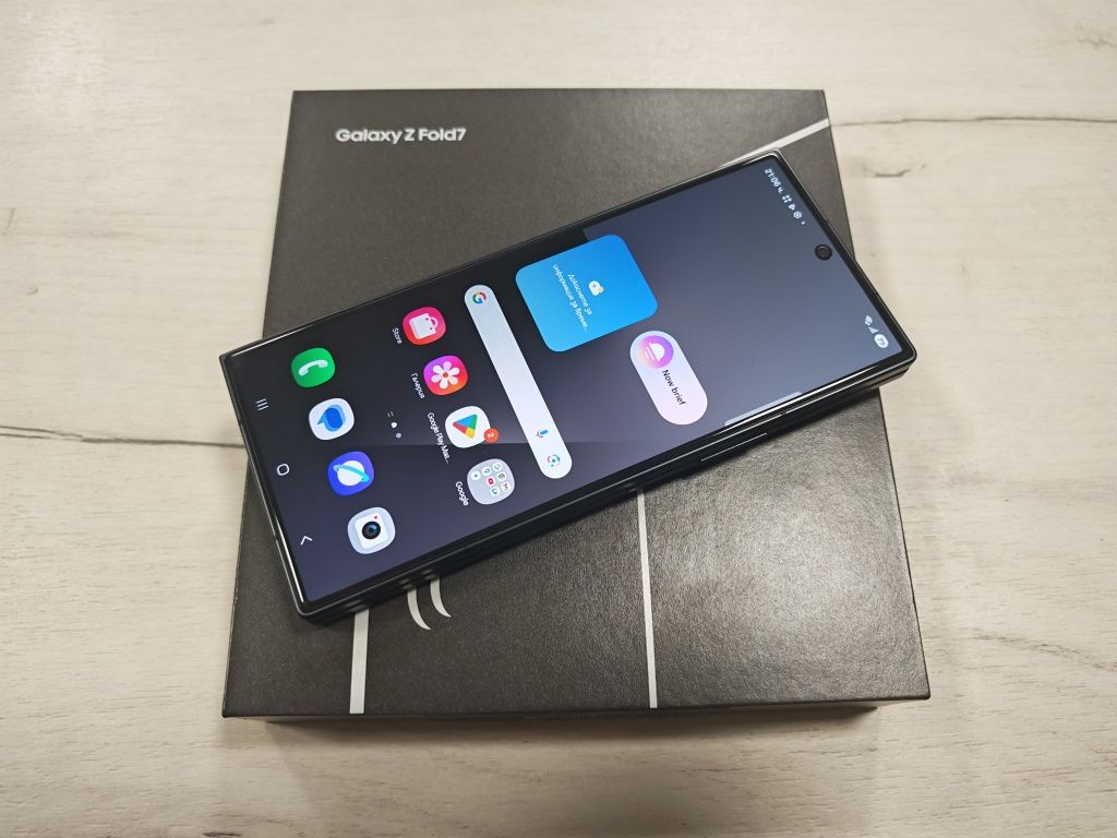 Като нов Samsung Galaxy Fold7 5G 12 GB RAM 256 GB ROM Jet Black