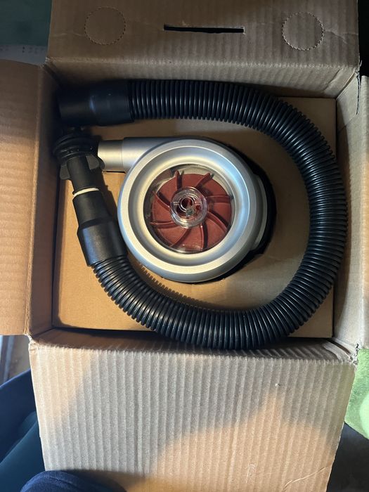 Pompă de umflat barcă pneumatică