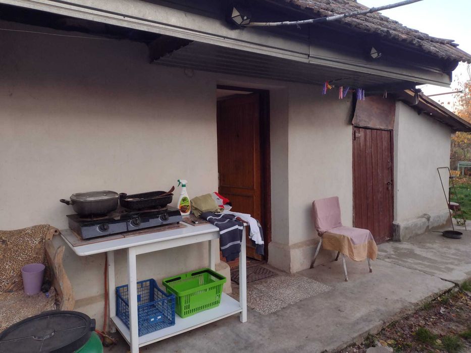 Casă de vânzare la țară – teren generos, locație liniștită