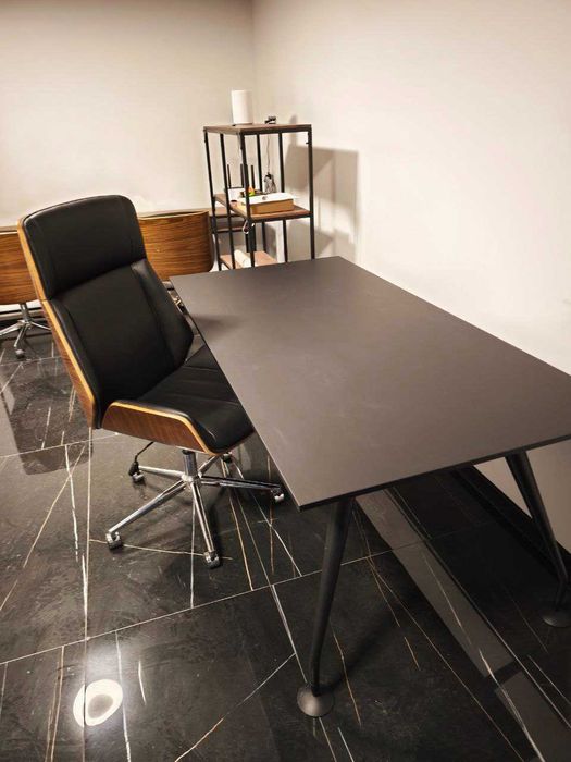 Продавам офис мебели