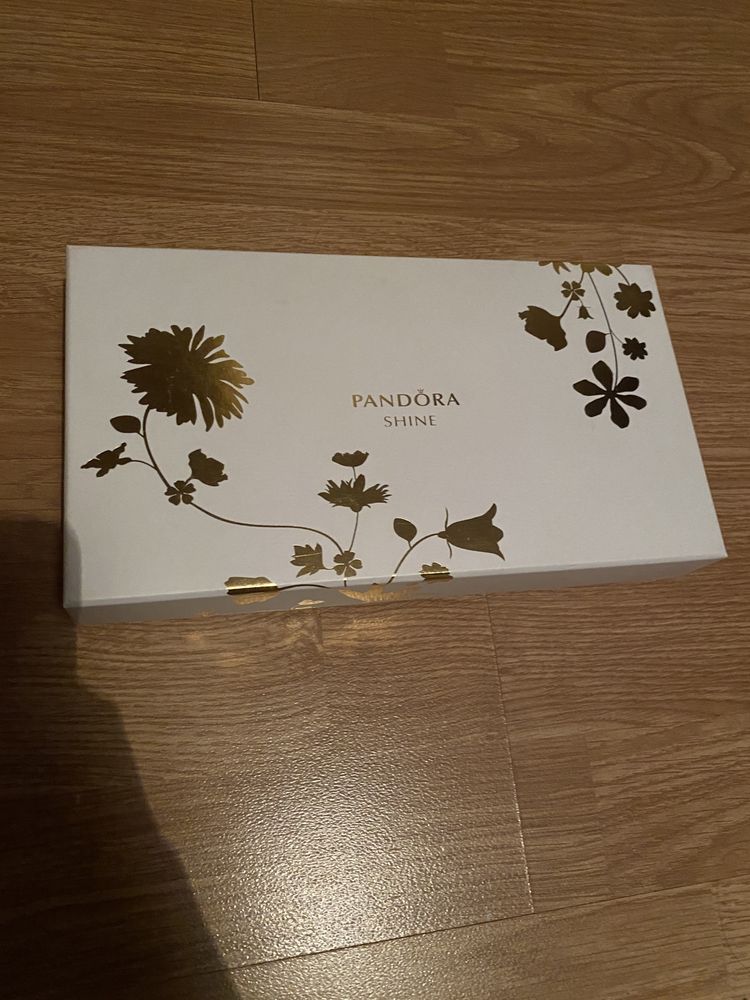 Златиста официална чанта Pandora