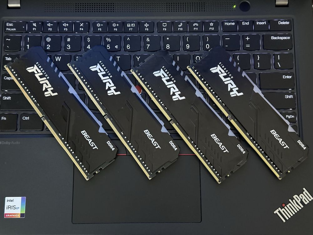 Kit 32GB RAM RGB DDR4 Kingston Fury Beast