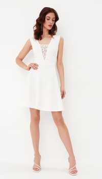 Бяла нова рокля с дантела размер 36 S
