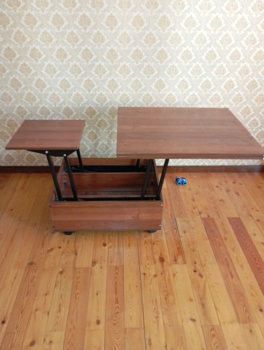 Стол журнальный раскладывается в обеденный.