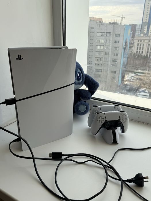 PlayStation 5  слим практически новый играли один раз