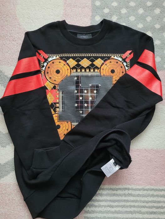 Bluza Givenchy S-M barbati.