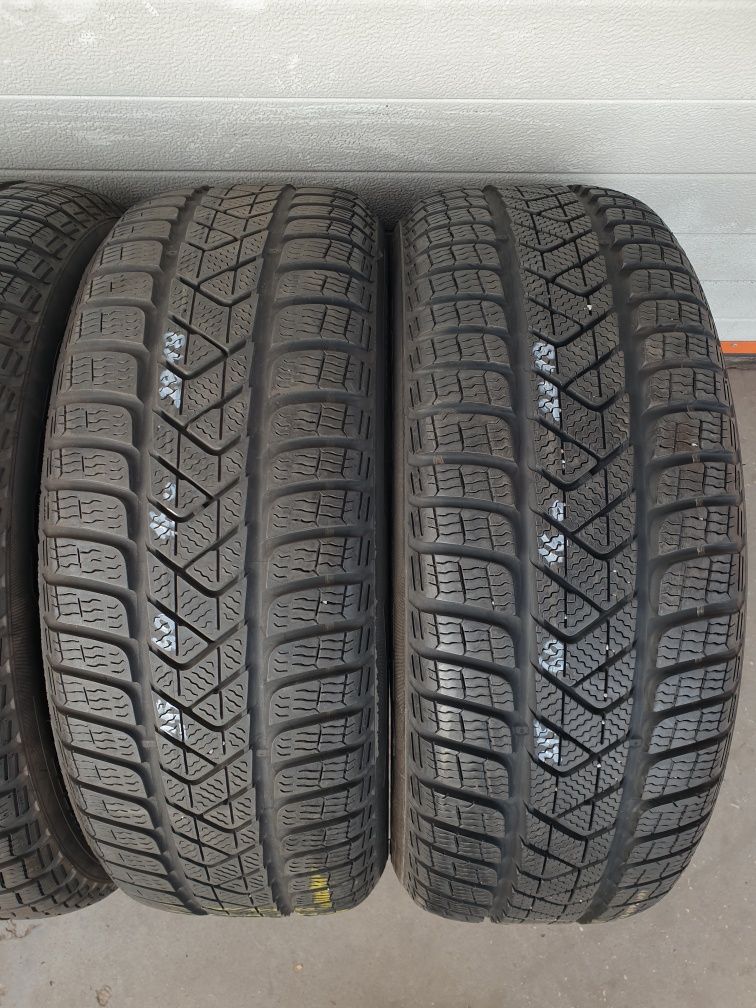 Зимни гуми 4 броя PIRELLI SotoZero3 215 60 R16 дот 2818