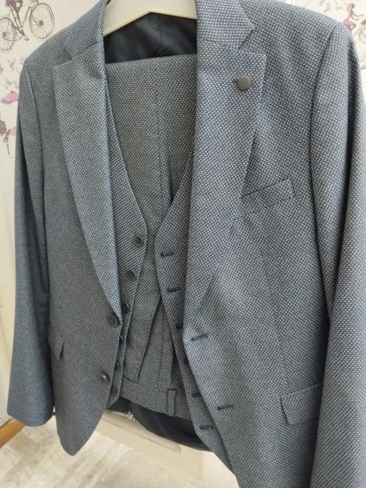 Мужской костюм тройка