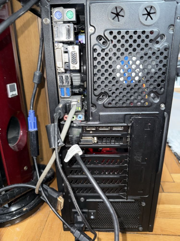 Pc intel i7 4790, 16gb ram, amd rx580 8gb, ssd 120gb, hdd 500gb