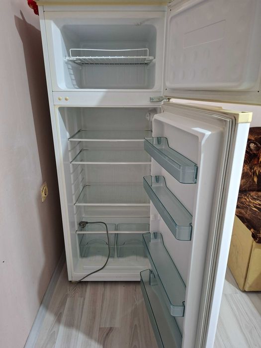 Хладилник Neo с горна камера