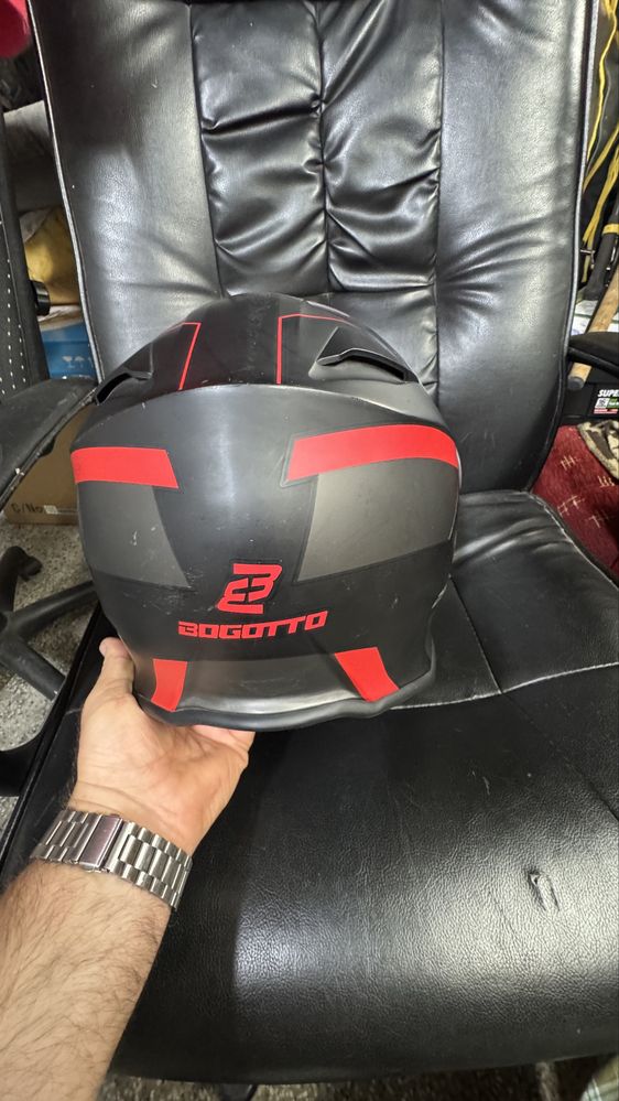 Продавам модуларна каска BOGGOTO XL