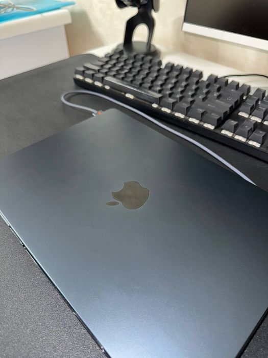Свой MacBook m3 13.6дюйм 8/512