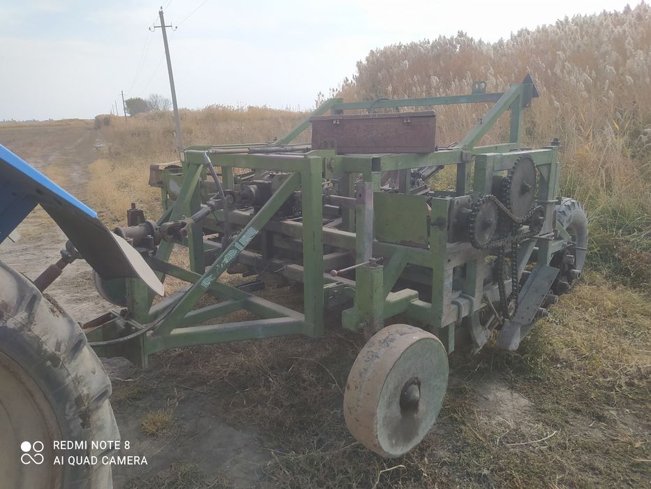 Продам свеклоуборочный комбайн вместе с подборщиком.