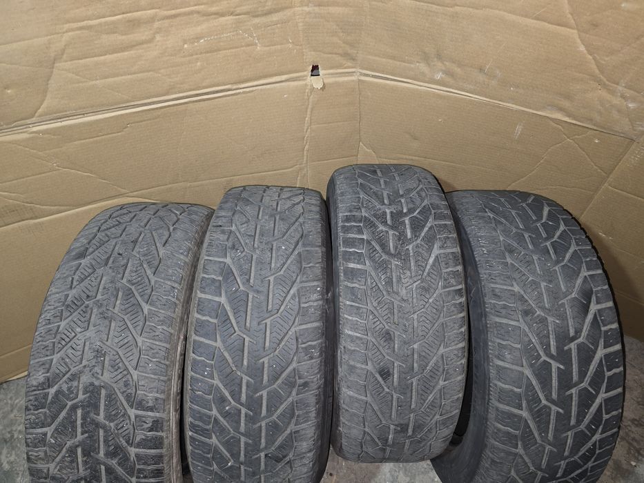 Cauciucuri iarna 235/55 R17