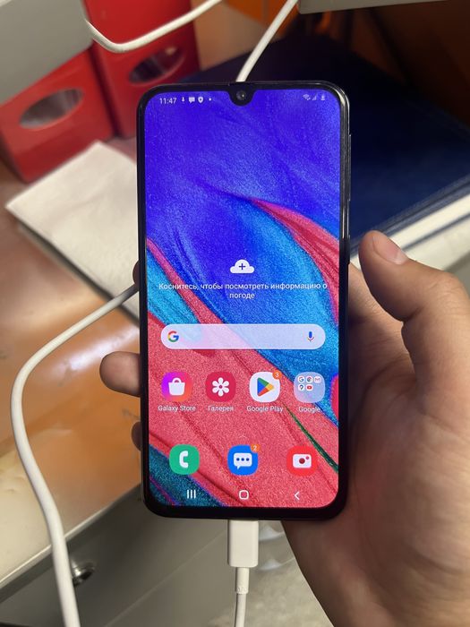 Продам телефон samsung A40