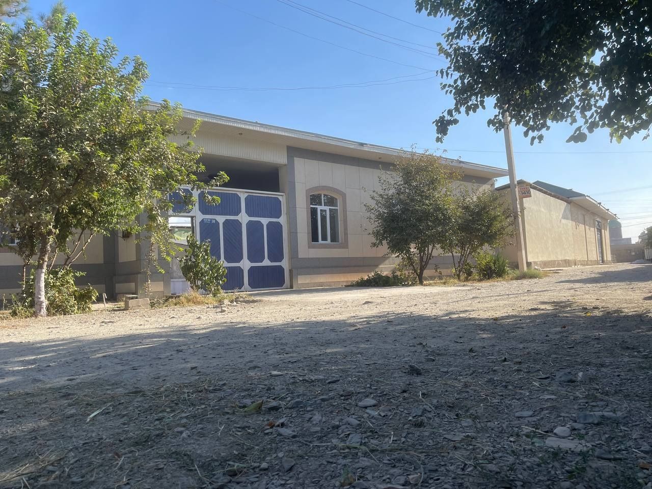 Srochna hovli sotiladi