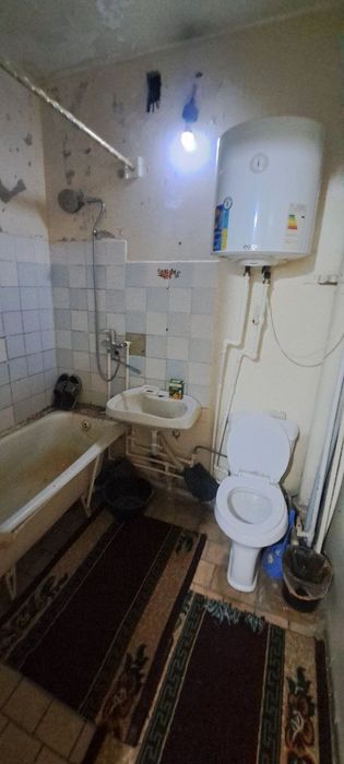 Zudlik bilan frunze massifda 3chi etaj 1xonali kvartira sotiladi