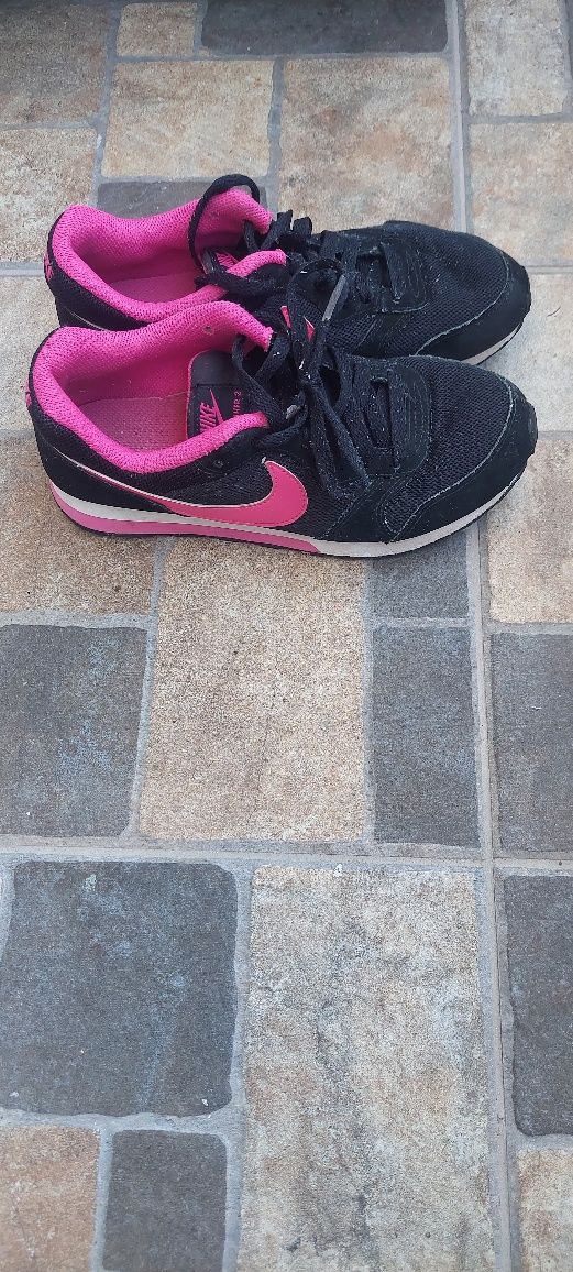 Маратонки Nike 36  и 1/2