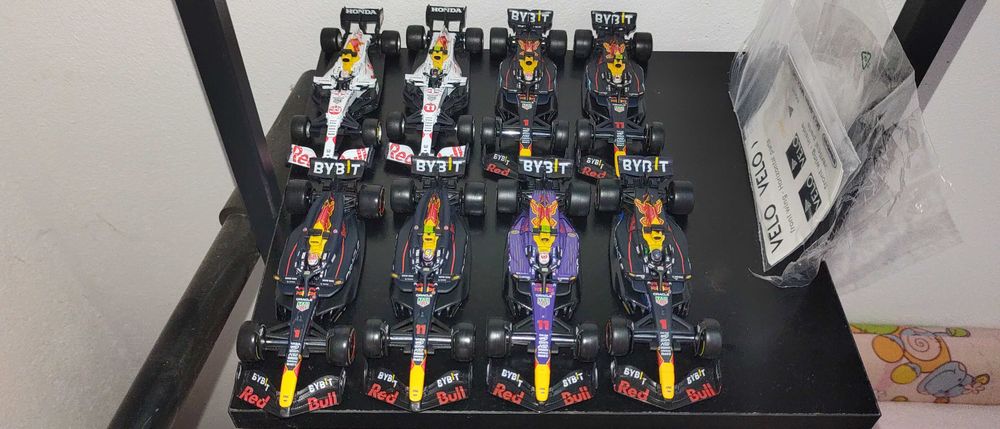 Machete Bburago 1/43, la set, McLaren, Red Bull, Ferrari, Mercedes
