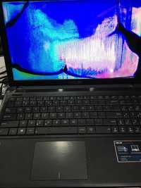Laptop cu ecran fisurat