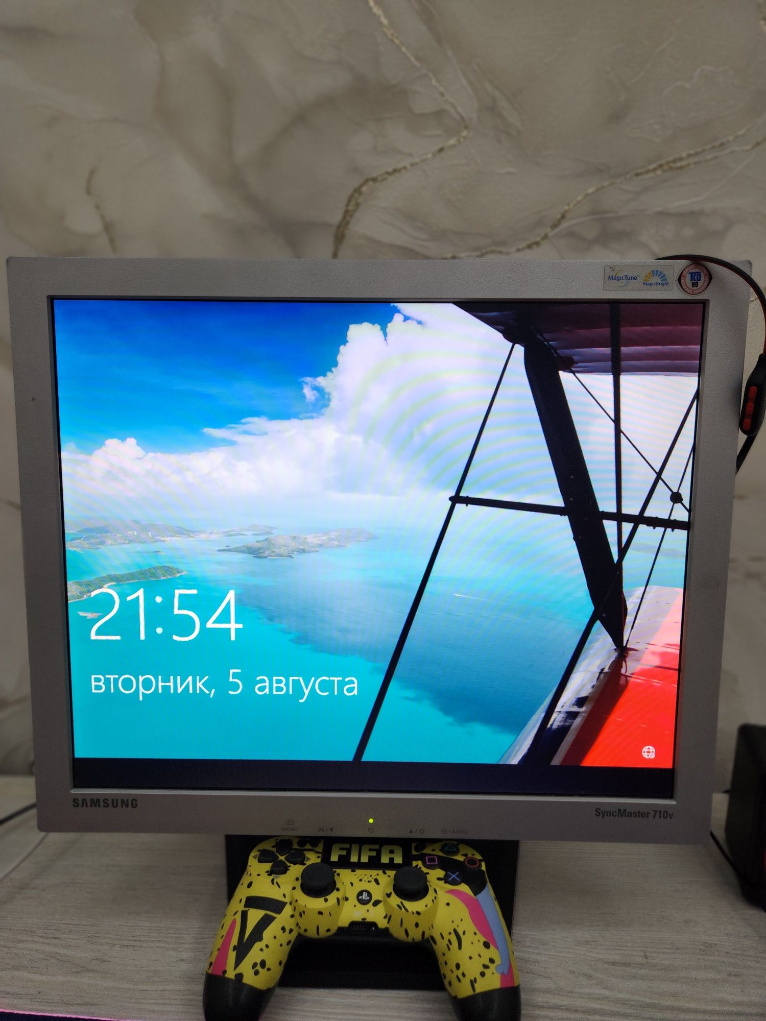 Samsung 19lik monitor