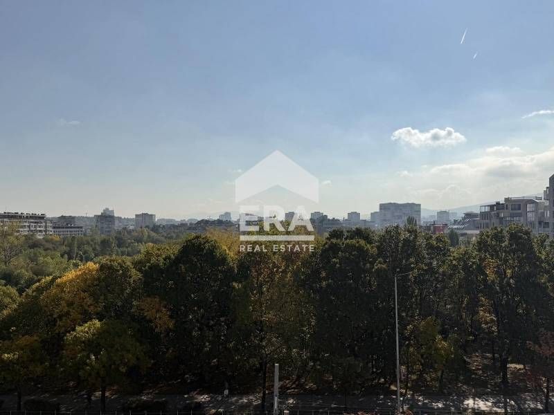 Четиристаен апартамент под наем с просторна тераса в кв. Борово
